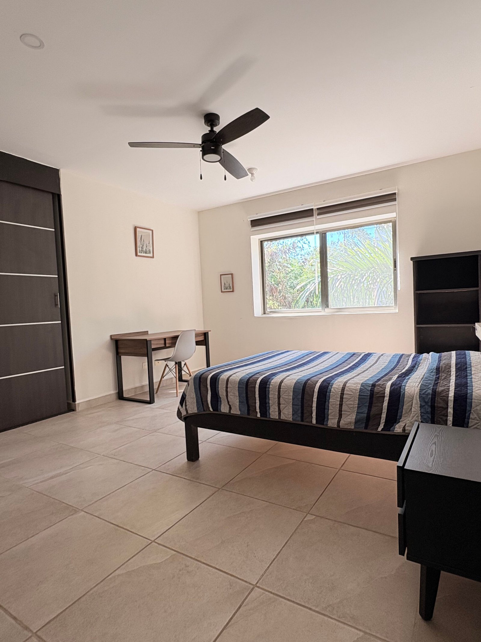 Cuarto PB 1 Sol vista ventana